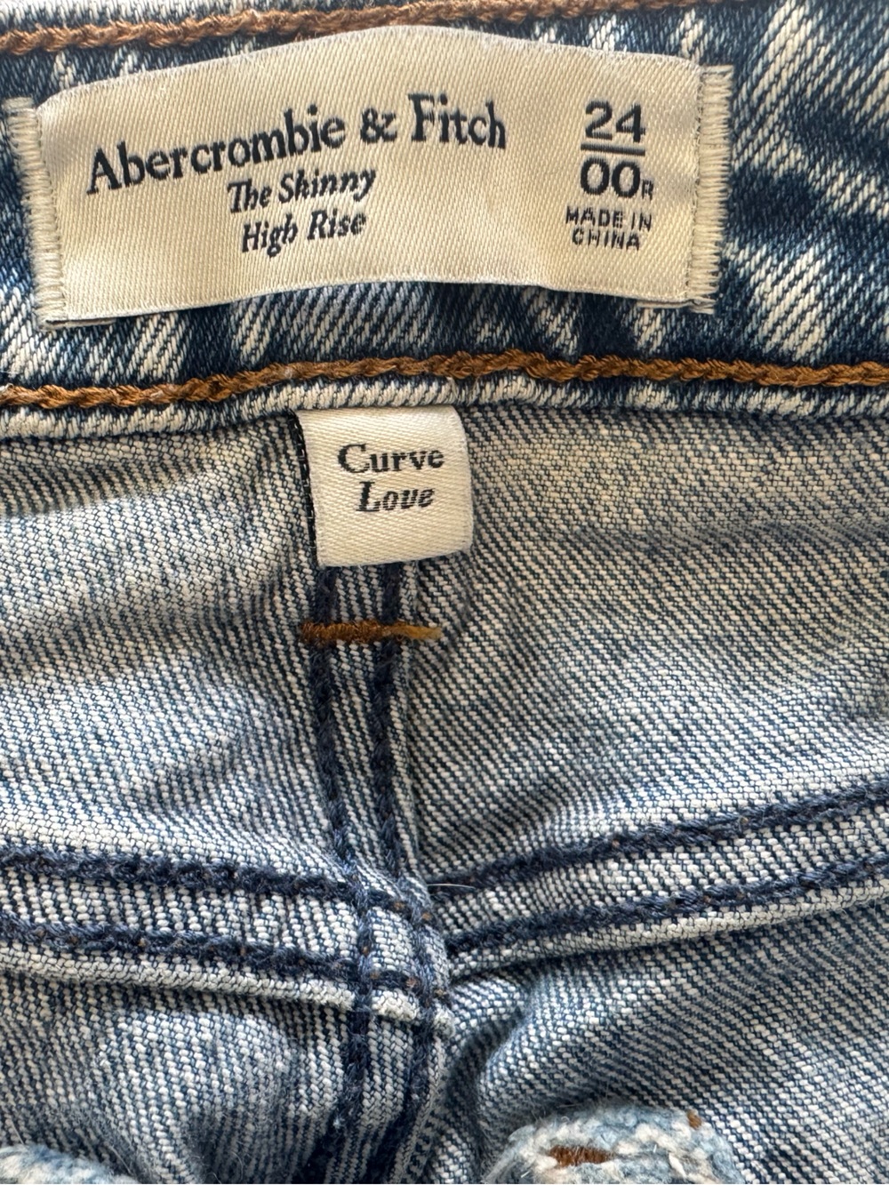 Abercrombie & Fitch Vintage Light Wash Straight Leg Jeans - Picture 4 of 9